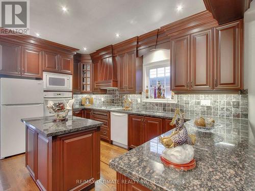 26 Dynevor Road, Toronto, ON - Indoor Photo Showing Kitchen