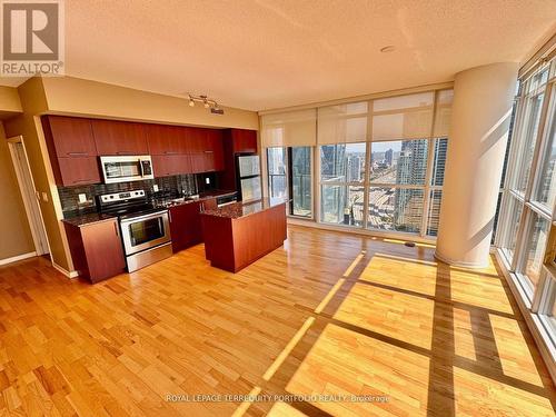 3907 - 55 Bremner Boulevard, Toronto, ON - Indoor Photo Showing Kitchen