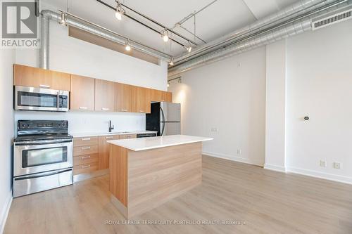 325 - 43 Hanna Avenue, Toronto, ON - Indoor Photo Showing Kitchen