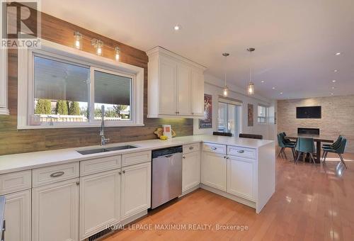 44 North Ridge Road, Vaughan, ON - Indoor Photo Showing Kitchen With Double Sink