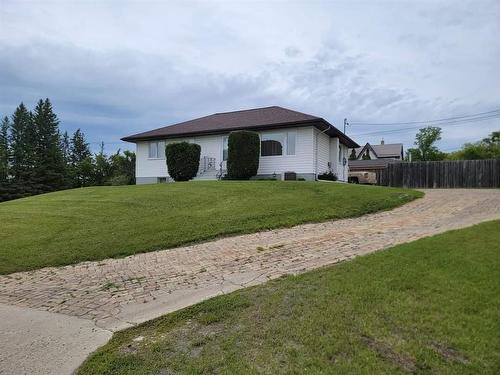 152 2Nd Street Se, Minnedosa, MB - Outdoor