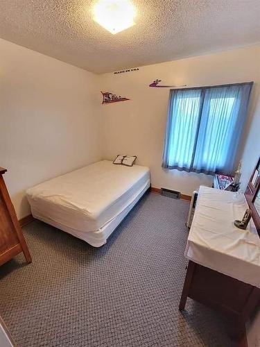 152 2Nd Street Se, Minnedosa, MB - Indoor Photo Showing Bedroom