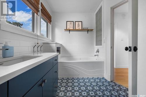 3615 Hill Avenue, Regina, SK - Indoor Photo Showing Bathroom