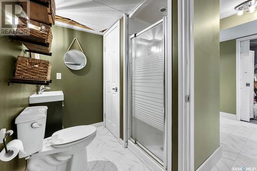 3615 Hill Avenue, Regina, SK - Indoor Photo Showing Bathroom