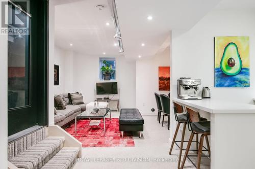 E - 43 Cecil Street, Toronto, ON - Indoor Photo Showing Living Room