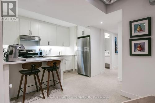 E - 43 Cecil Street, Toronto, ON - Indoor Photo Showing Kitchen