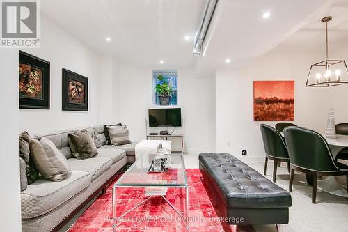 E - 43 Cecil Street, Toronto, ON - Indoor Photo Showing Living Room