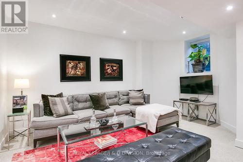 E - 43 Cecil Street, Toronto, ON - Indoor Photo Showing Living Room