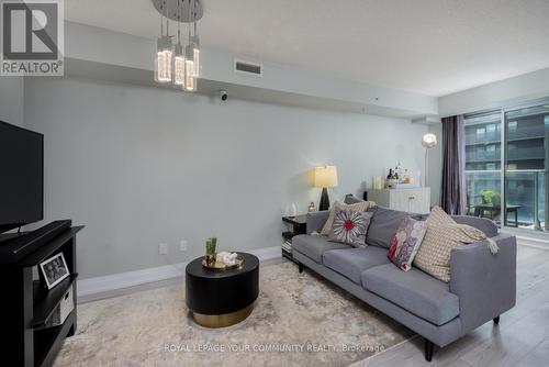 421 - 565 Wilson Avenue, Toronto, ON - Indoor Photo Showing Living Room