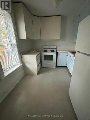 2 - 12 Neywash Street, Orillia, ON - Indoor Photo Showing Kitchen