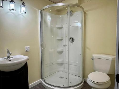 302 Johnson Street, Boissevain, MB - Indoor Photo Showing Bathroom