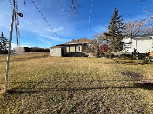 302 Johnson Street, Boissevain, MB - Outdoor