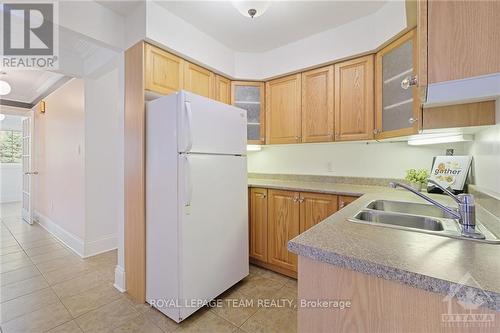 1133 Normandy Crescent, Ottawa, ON - Indoor Photo Showing Kitchen With Double Sink