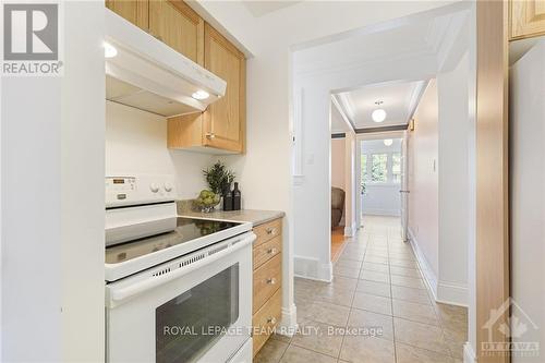 1133 Normandy Crescent, Ottawa, ON - Indoor Photo Showing Kitchen