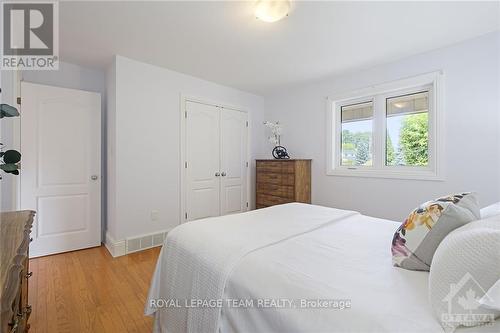 1133 Normandy Crescent, Ottawa, ON - Indoor Photo Showing Bedroom