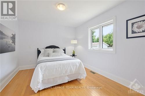 1133 Normandy Crescent, Ottawa, ON - Indoor Photo Showing Bedroom