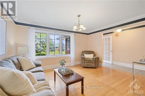 1133 Normandy Crescent, Ottawa, ON - Indoor Photo Showing Living Room