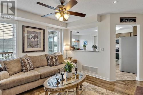 272 Louden Terrace, Peterborough (Monaghan), ON - Indoor Photo Showing Living Room