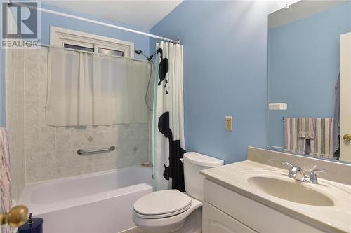 10 Amy Street, Brockville, ON - Indoor Photo Showing Bathroom