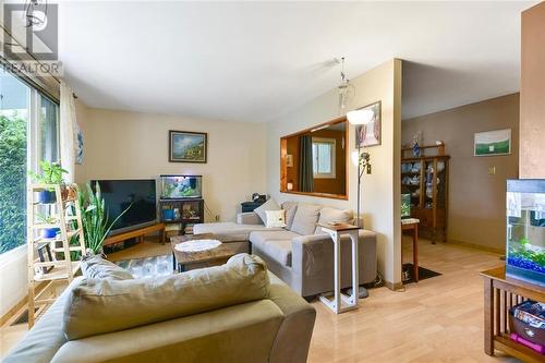 10 Amy Street, Brockville, ON - Indoor Photo Showing Living Room