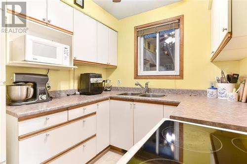 10 Amy Street, Brockville, ON - Indoor Photo Showing Kitchen With Double Sink