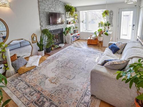 Salon - 27 Boul. Laurentien, Repentigny (Repentigny), QC - Indoor Photo Showing Living Room With Fireplace