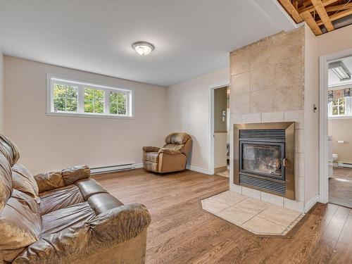 Salle familiale - 41 Route De La Pinière, Pont-Rouge, QC - Indoor Photo Showing Living Room With Fireplace