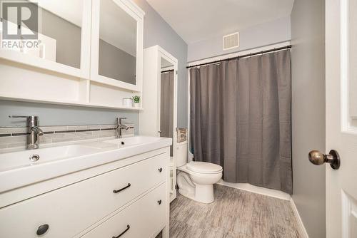 1108 Boundary Road, Pembroke, ON - Indoor Photo Showing Bathroom