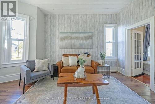 39 Woodworth Avenue, St. Thomas, ON - Indoor Photo Showing Living Room