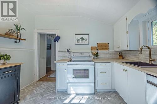 39 Woodworth Avenue, St. Thomas, ON - Indoor Photo Showing Kitchen