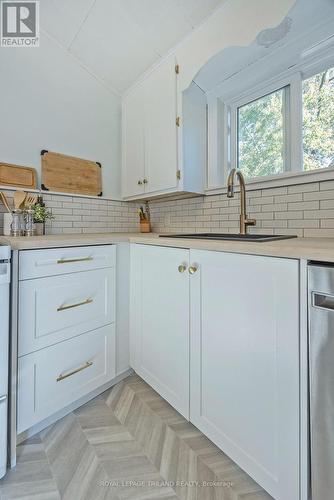 39 Woodworth Avenue, St. Thomas, ON - Indoor Photo Showing Kitchen