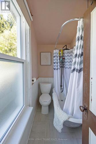 39 Woodworth Avenue, St. Thomas, ON - Indoor Photo Showing Bathroom