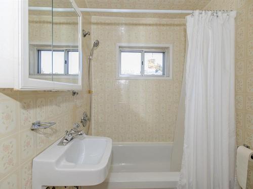 210 Norah Street N, Thunder Bay, ON - Indoor Photo Showing Bathroom