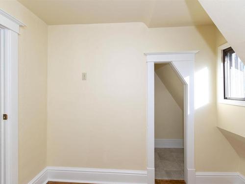 210 Norah Street N, Thunder Bay, ON - Indoor Photo Showing Other Room