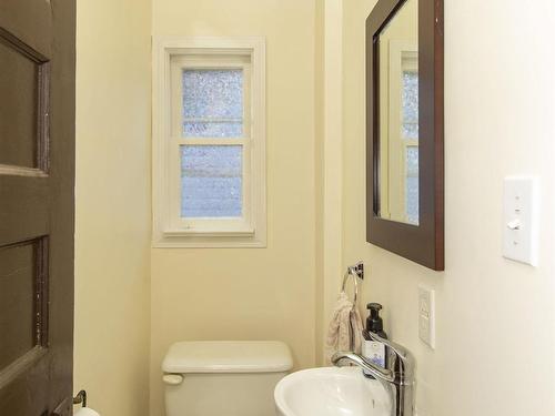 210 Norah Street N, Thunder Bay, ON - Indoor Photo Showing Bathroom