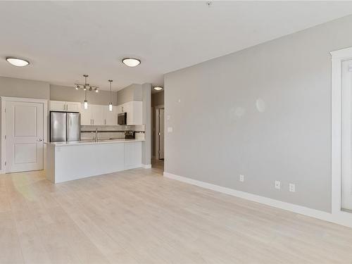 204-844 Goldstream Ave, Langford, BC - Indoor Photo Showing Kitchen