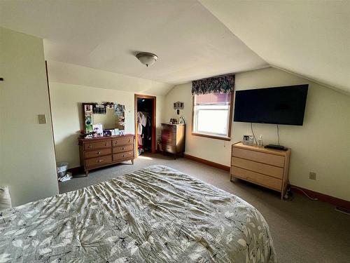 825 Mcintosh Street, Thunder Bay, ON - Indoor Photo Showing Bedroom