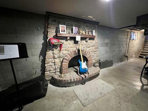 825 Mcintosh Street, Thunder Bay, ON - Indoor With Fireplace