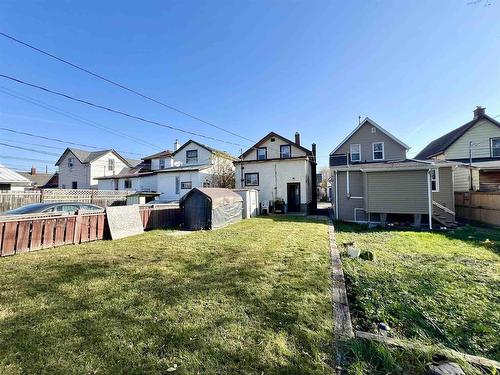 825 Mcintosh Street, Thunder Bay, ON - Outdoor