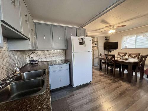 825 Mcintosh Street, Thunder Bay, ON - Indoor Photo Showing Kitchen With Double Sink