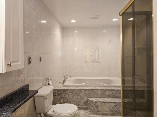 3237 Chilton Ave., Thunder Bay, ON - Indoor Photo Showing Bathroom