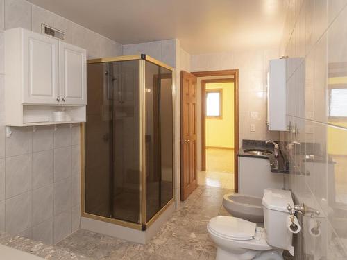 3237 Chilton Ave., Thunder Bay, ON - Indoor Photo Showing Bathroom