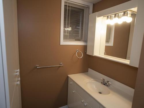 3237 Chilton Ave., Thunder Bay, ON - Indoor Photo Showing Bathroom