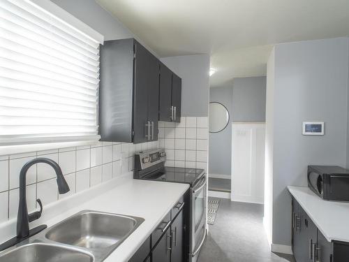 402 Brant St, Thunder Bay, ON - Indoor Photo Showing Kitchen With Double Sink