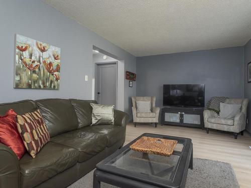 402 Brant St, Thunder Bay, ON - Indoor Photo Showing Living Room