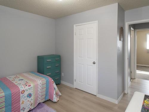 402 Brant St, Thunder Bay, ON - Indoor Photo Showing Bedroom