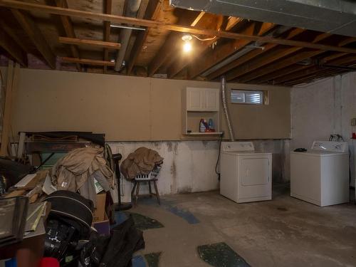 402 Brant St, Thunder Bay, ON - Indoor Photo Showing Laundry Room