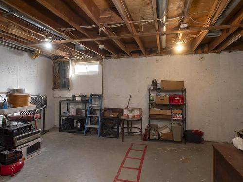 402 Brant St, Thunder Bay, ON - Indoor Photo Showing Basement