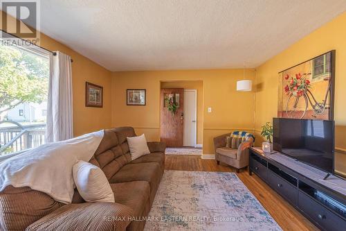 451 Harden Crescent, Cobourg, ON - Indoor Photo Showing Living Room