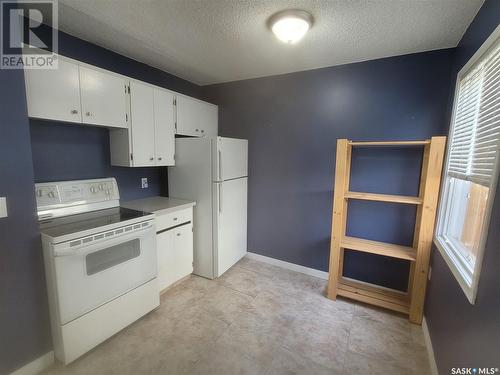 31 Charles Crescent, Regina, SK - Indoor Photo Showing Kitchen